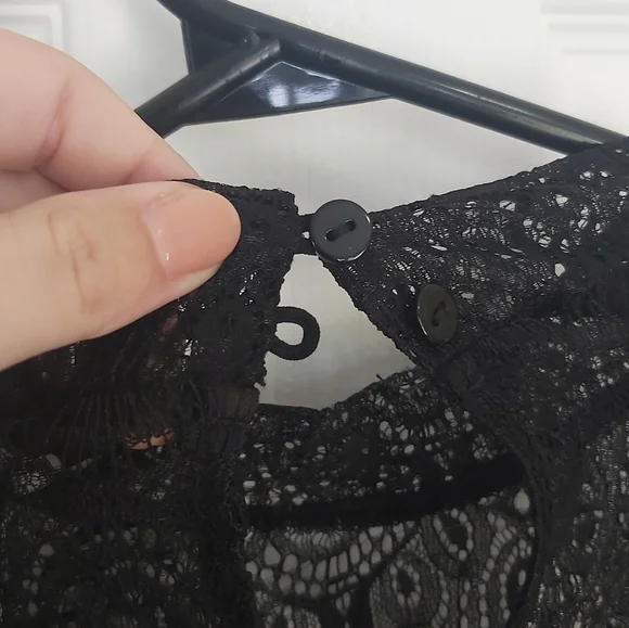 Lace black top - Picture 4 of 4